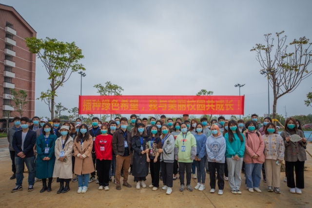 開展“我為群眾辦實事”植樹節(jié)綠化校園活動.jpg